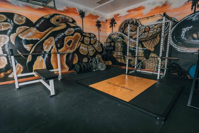 The Last House | Los Angeles Men's Sober Living Program - Photo 3