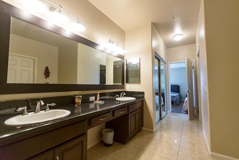 The Last House | Los Angeles Men's Sober Living Program - Photo 4